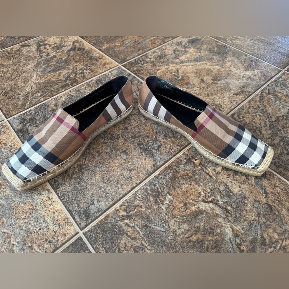 Burberry House Check Square-Toe Espadrille Flat Shoes- Women’s Size 40/9 - Picture 2 of 9